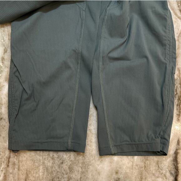 Lululemon Dance Studio Crop II, Green Micro-Stripe, Women’s Size 4 (Est.) - Picture 3 of 7